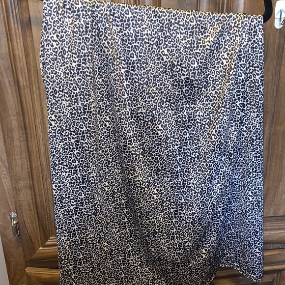 Size large pull on skirt - Picture 1 of 2